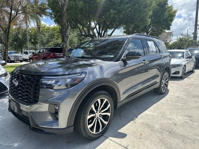 2025 Ford Explorer ST-Line