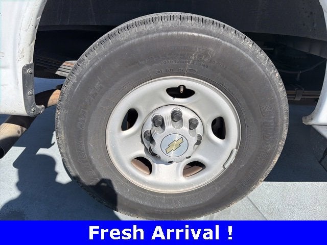 2023 Chevrolet Express Passenger 3500 1LS