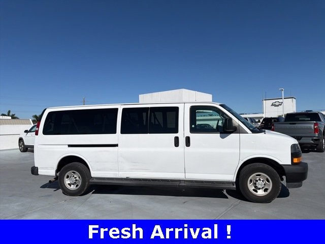 2023 Chevrolet Express Passenger 3500 1LS