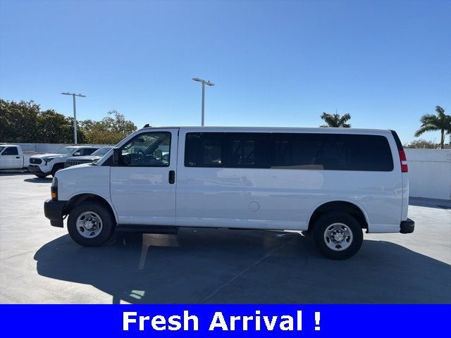 2023 Chevrolet Express Passenger 3500 1LS