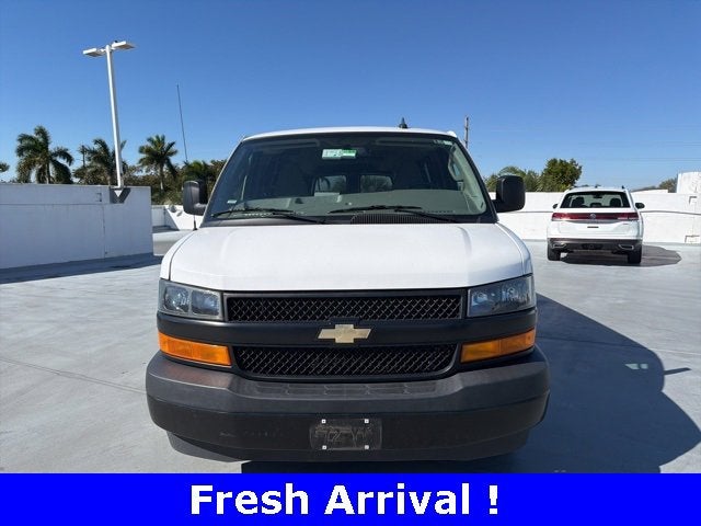 2023 Chevrolet Express Passenger 3500 1LS
