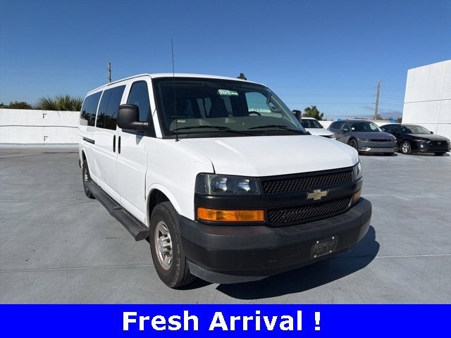 2023 Chevrolet Express Passenger 3500 1LS