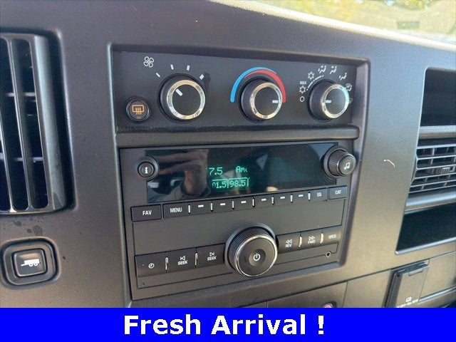 2023 Chevrolet Express Passenger 3500 1LS