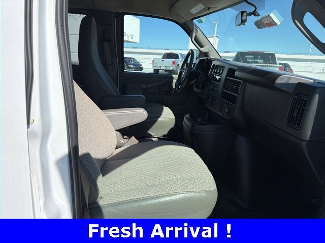 2023 Chevrolet Express Passenger 3500 1LS