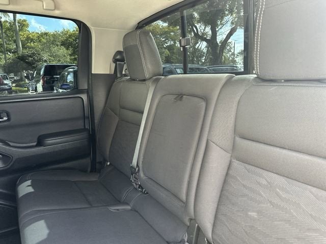 2022 Nissan Frontier SV