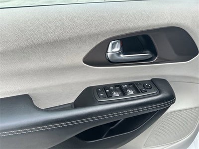 2021 Chrysler Voyager L