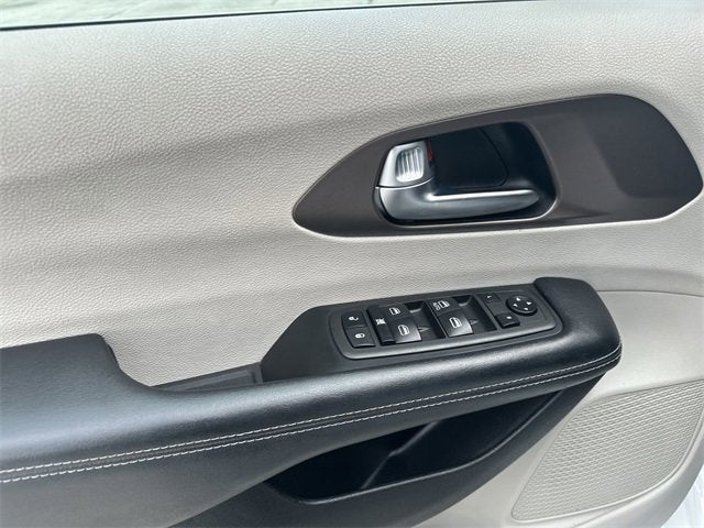 2021 Chrysler Voyager L