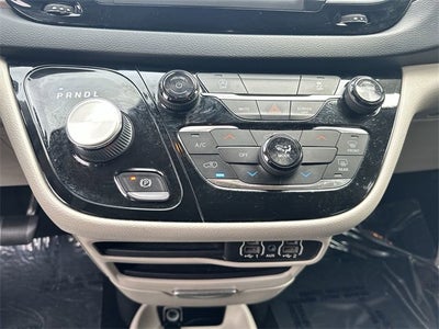 2021 Chrysler Voyager L