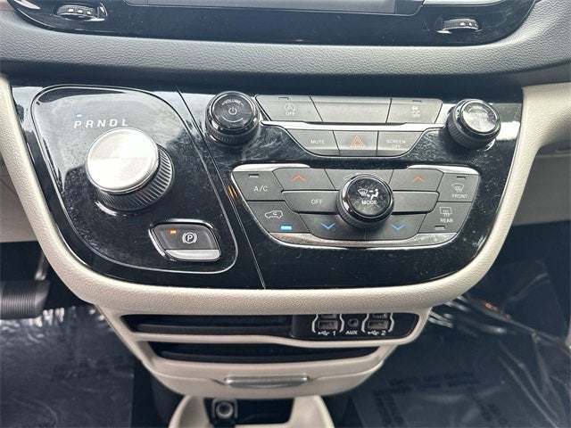 2021 Chrysler Voyager L