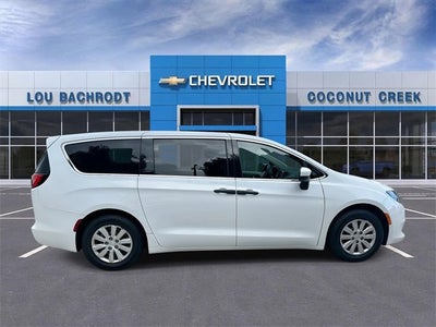 2021 Chrysler Voyager L