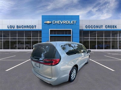 2024 Chrysler Pacifica Touring L