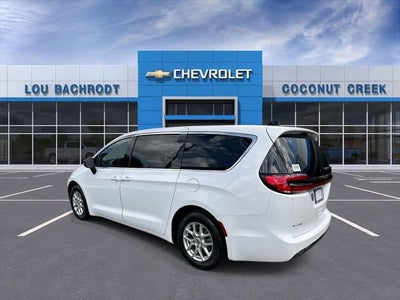 2025 Chrysler Pacifica Select