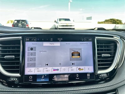 2025 Chrysler Pacifica Select