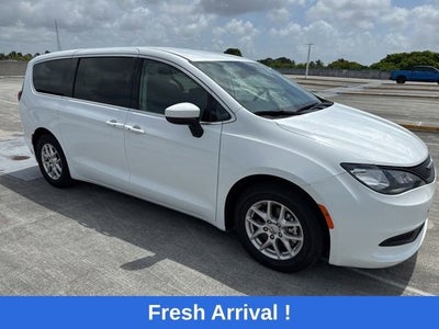 2023 Chrysler Voyager LX