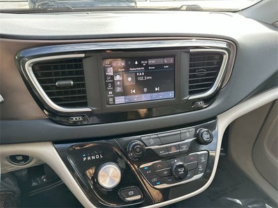 2022 Chrysler Voyager LX