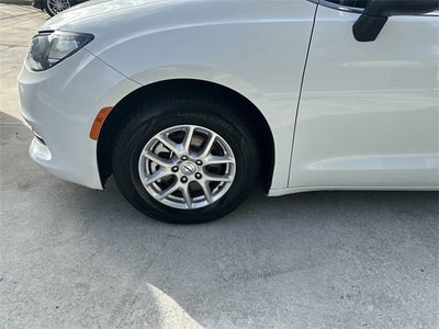 2022 Chrysler Voyager LX