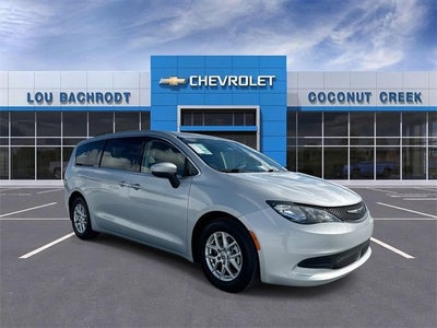 2022 Chrysler Voyager LX