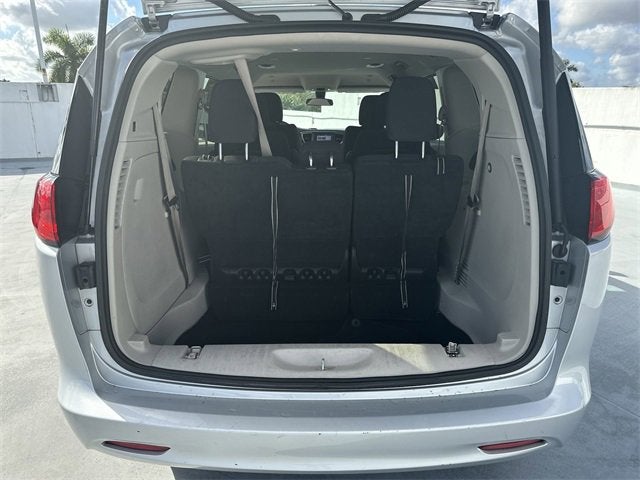 2022 Chrysler Voyager LX