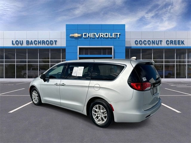 2022 Chrysler Voyager LX