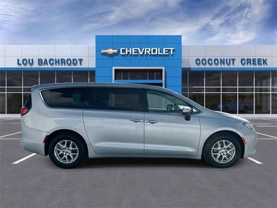 2022 Chrysler Voyager LX