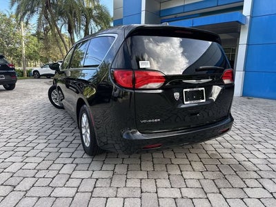 2023 Chrysler Voyager LX