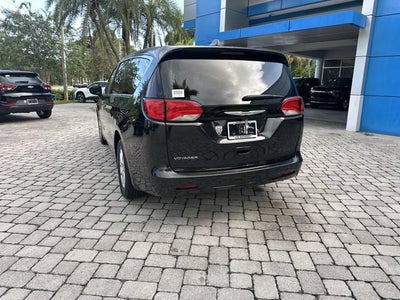2023 Chrysler Voyager LX