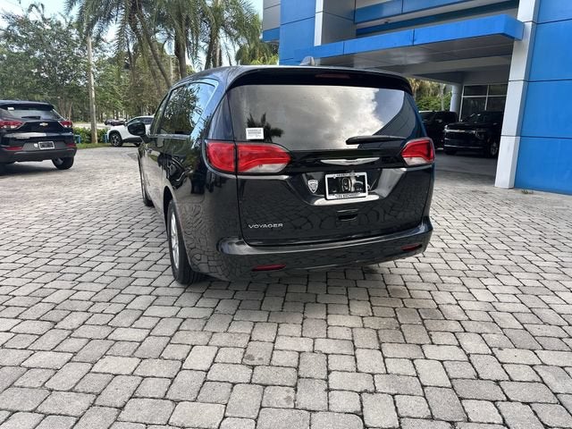 2023 Chrysler Voyager LX