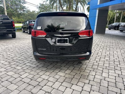 2023 Chrysler Voyager LX