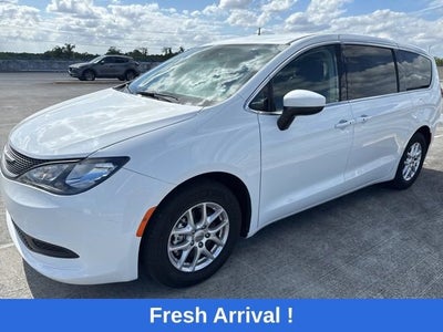 2023 Chrysler Voyager LX