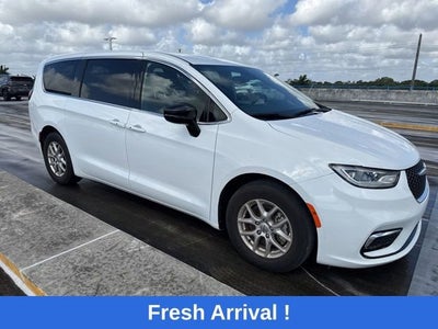 2024 Chrysler Pacifica Touring