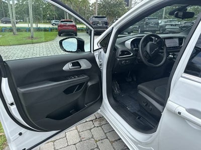 2024 Chrysler Pacifica Touring