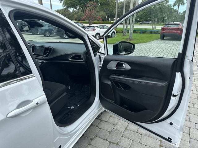 2024 Chrysler Pacifica Touring