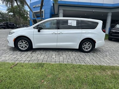 2024 Chrysler Pacifica Touring