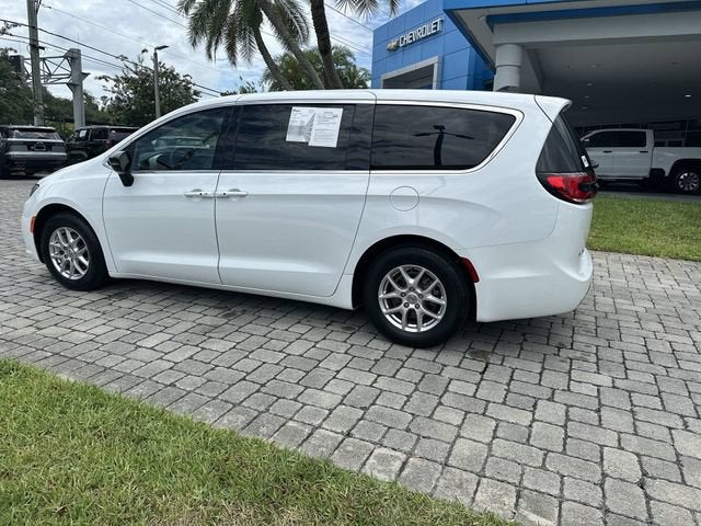 2024 Chrysler Pacifica Touring