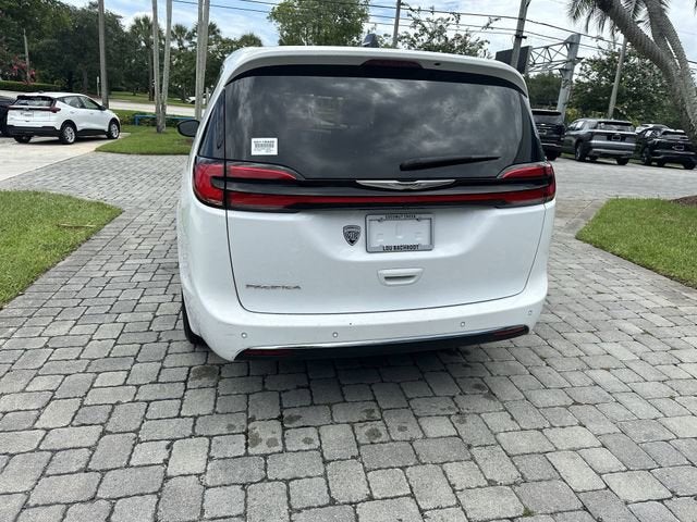 2024 Chrysler Pacifica Touring