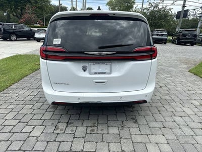 2024 Chrysler Pacifica Touring