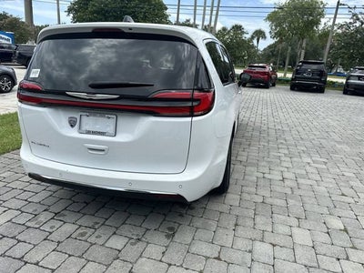 2024 Chrysler Pacifica Touring