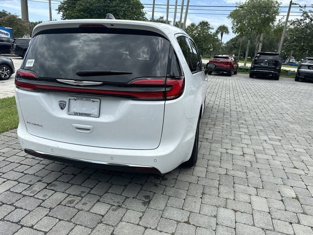 2024 Chrysler Pacifica Touring