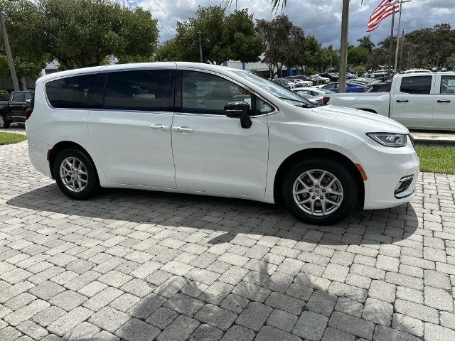 2024 Chrysler Pacifica Touring