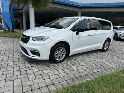 2024 Chrysler Pacifica Touring