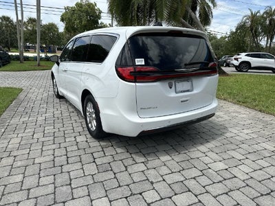 2024 Chrysler Pacifica Touring