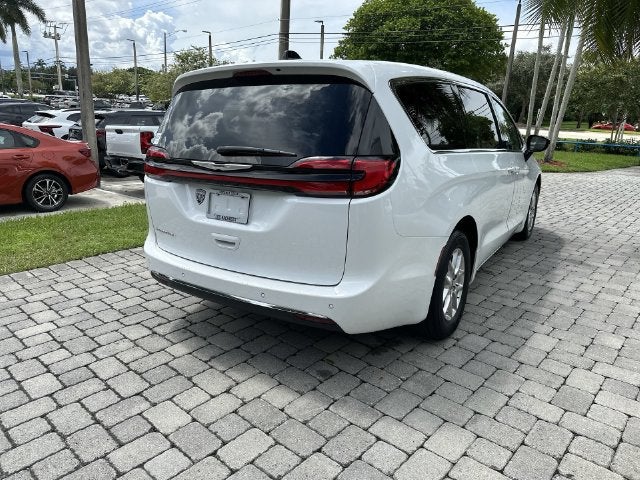 2024 Chrysler Pacifica Touring