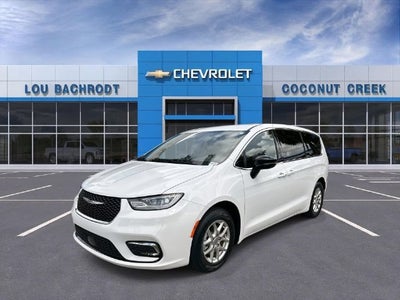 2024 Chrysler Pacifica Touring