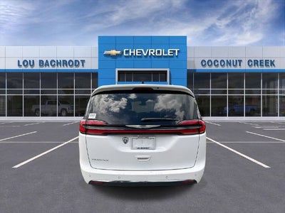 2024 Chrysler Pacifica Touring