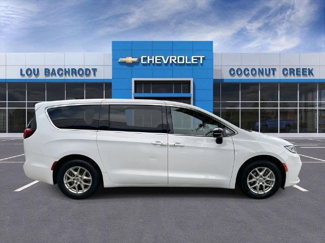 2024 Chrysler Pacifica Touring