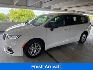 2024 Chrysler Pacifica Touring