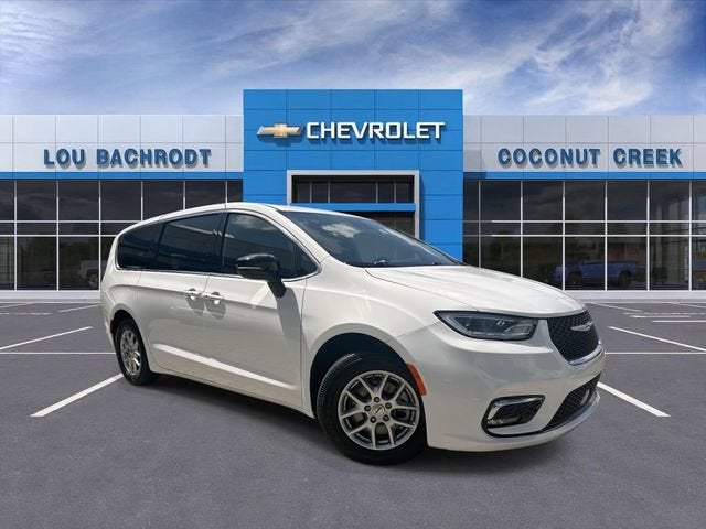 2024 Chrysler Pacifica Touring