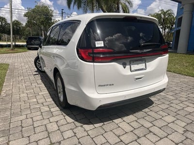 2024 Chrysler Pacifica Touring