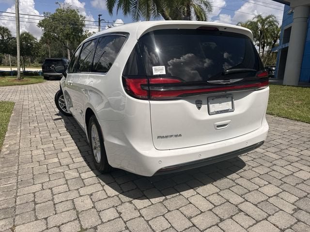 2024 Chrysler Pacifica Touring