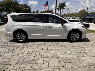 2024 Chrysler Pacifica Touring